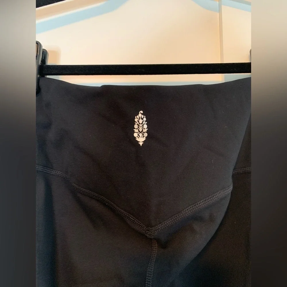 NEW Free People Black Wave Rider Leggings Size Medium